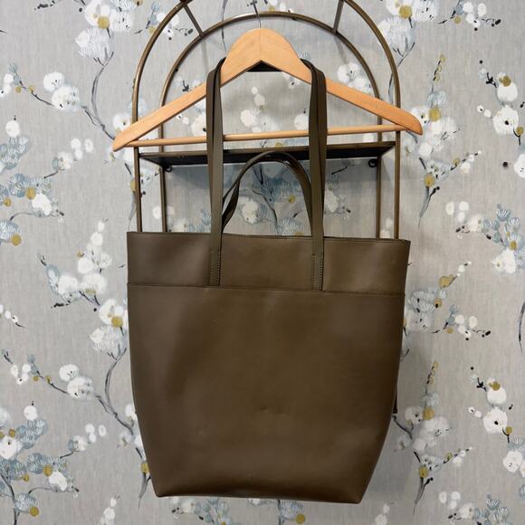 Madewell The Essential Tote in Olive Green Leather - Picture 1 of 10